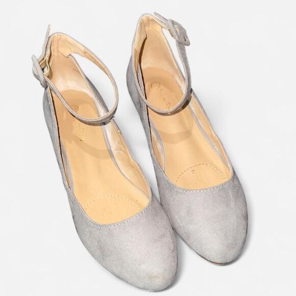 Source Unknown Shoes - Grey Suede Ballet Flats with Ankle Buckle Strap, Size Women's 6.5